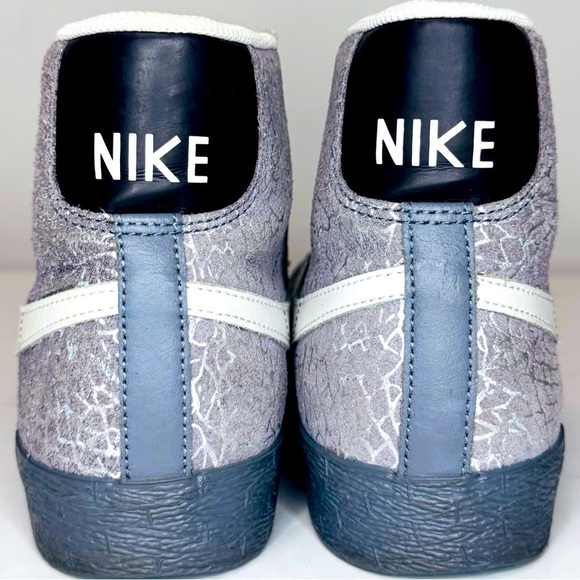 NIKE Women’s Blazer High Top Grey and Metallic 2008 - Picture 7 of 13
